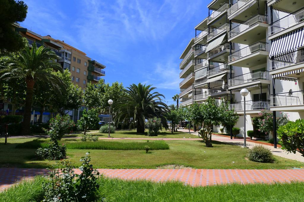 Rentalmar Aries Plus Salou Extérieur photo